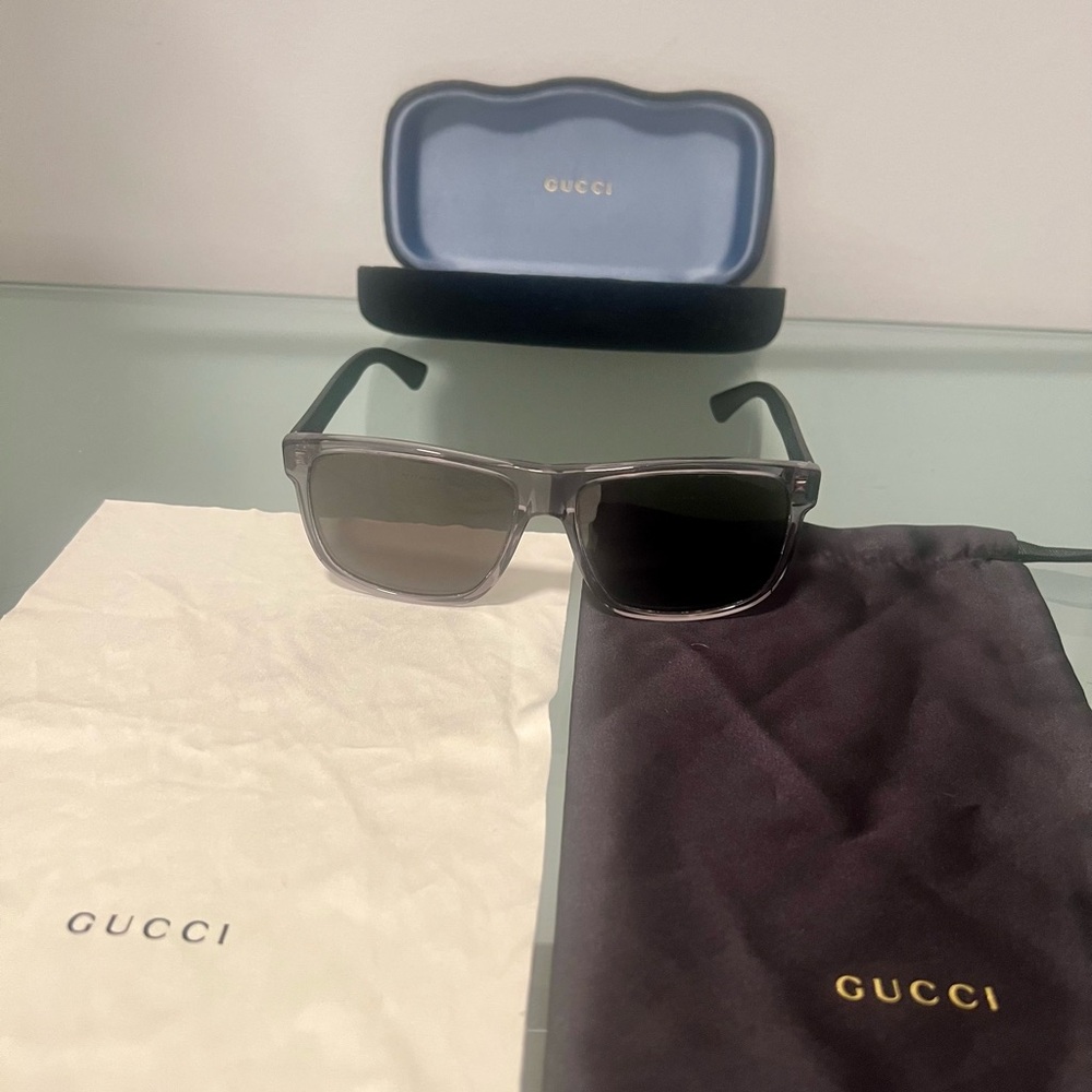 🕶️ Gucci Black Sunglasses with Black Case and White Pouch